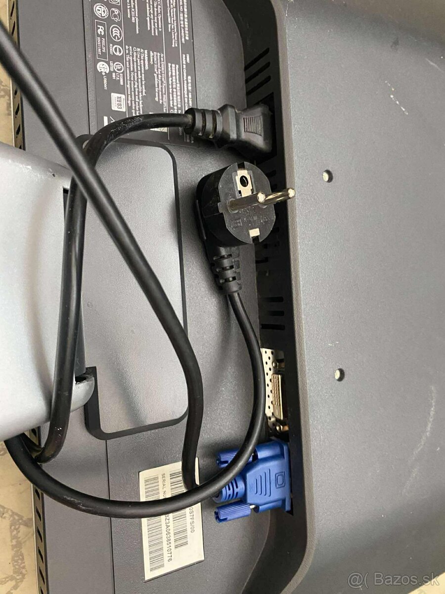 Predám tieto rôzne monitory vga dvi d - 19