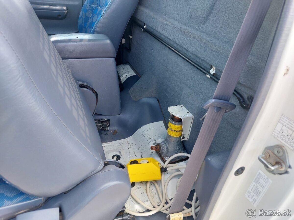 TOYOTA HILUX 3-STRANNÝ VYKLÁPAČ - 19