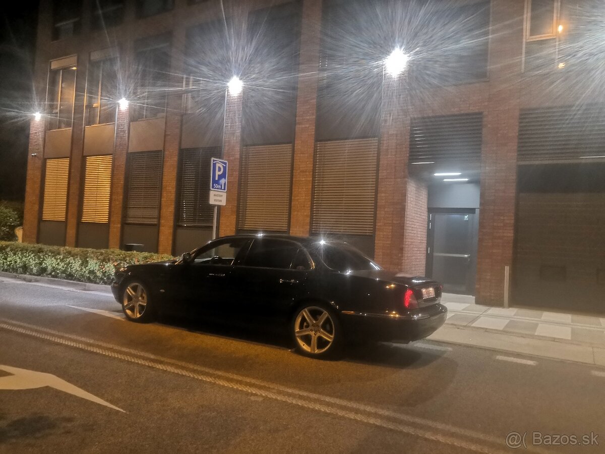 Jaguar XJ - 19