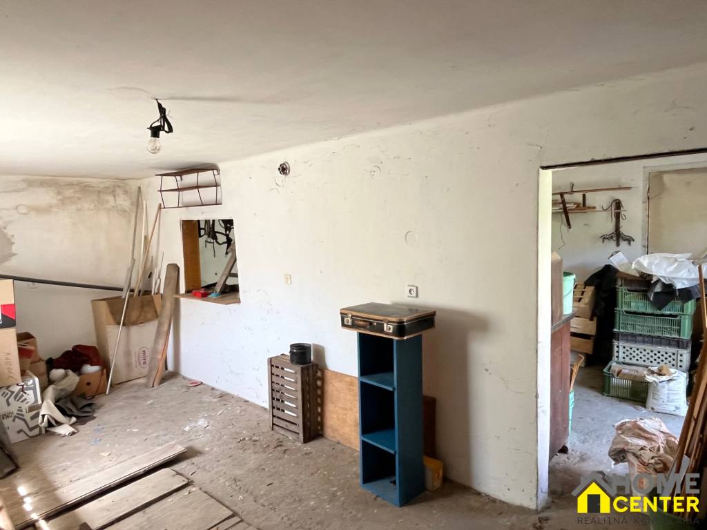 NA PREDAJ 4 izb. rodinný dom s veľkým potenciálom v Kolárove - 19