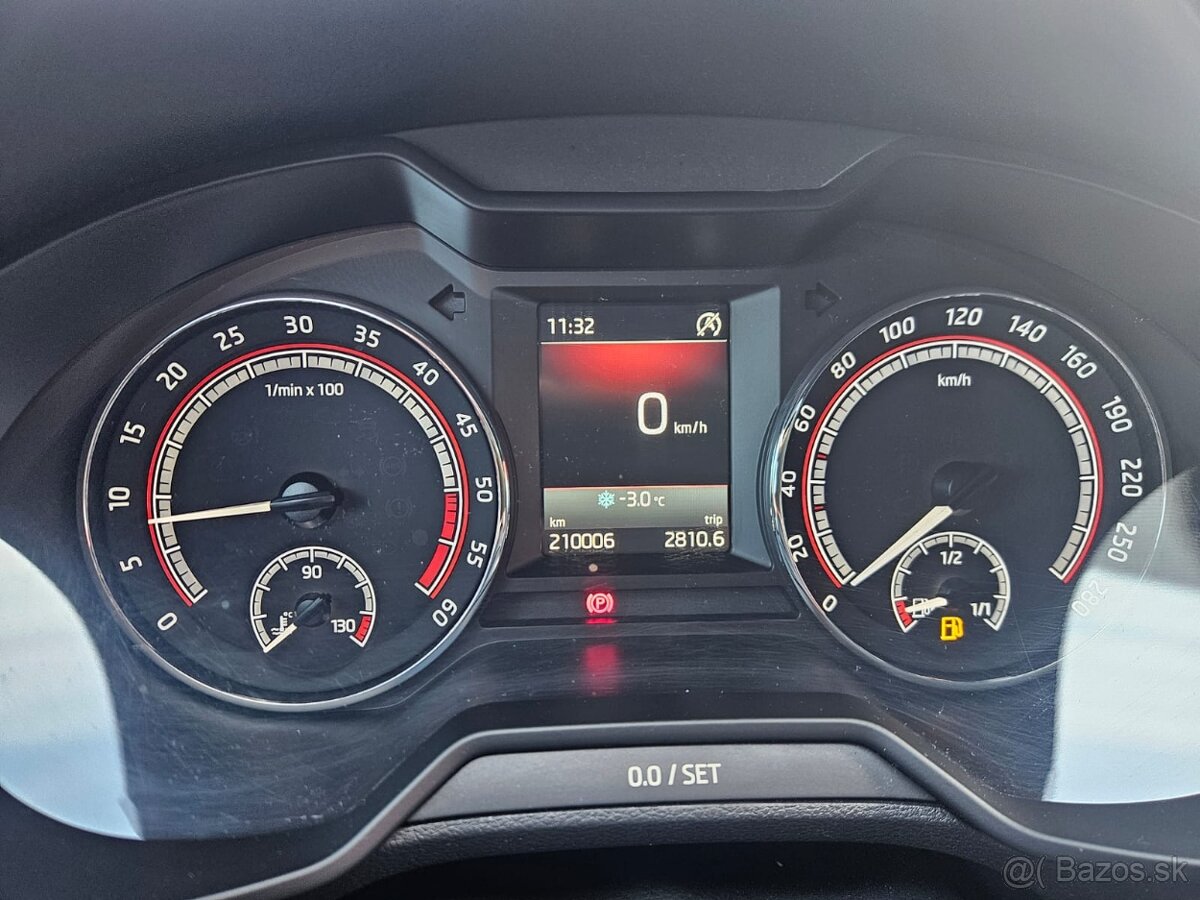 Škoda Octavia Combi 2.0 TDI RS - 19