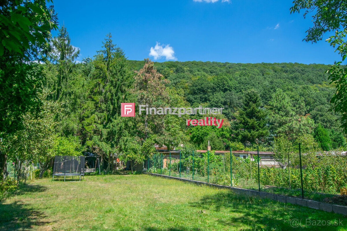 Ponúkame na predaj 5 izb. rodinný dom s garážou na pozemku 9 - 19