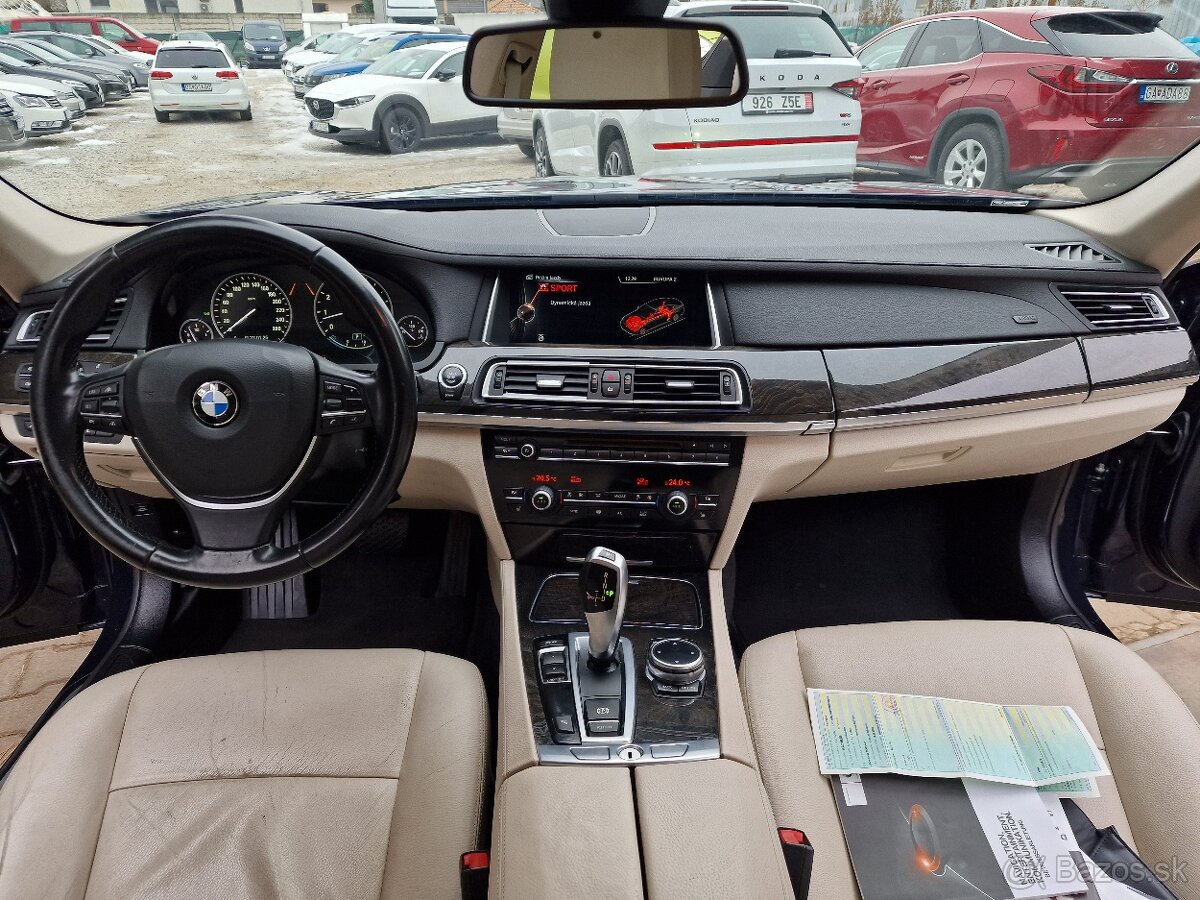 BMW 740i 320k A/T8 (benzín) - 19