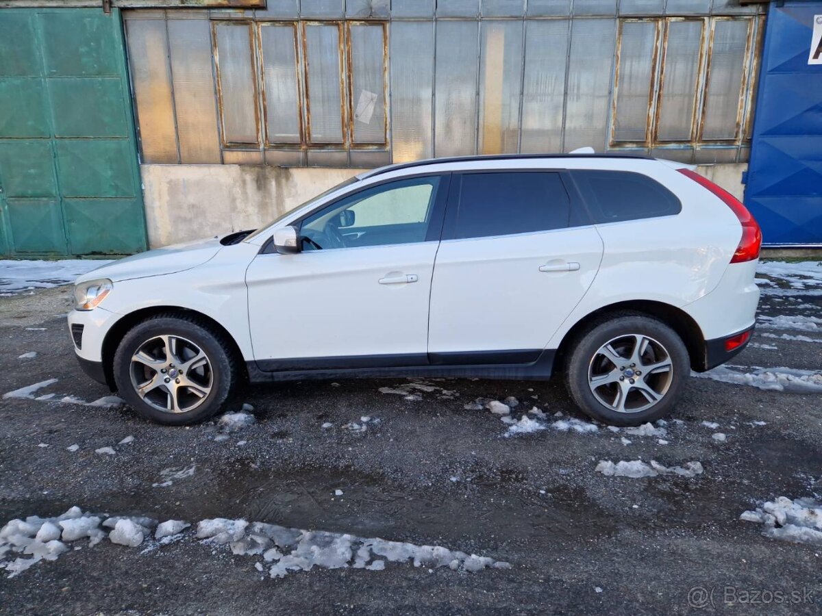 Predám Volvo XC60 2.4D AWD 120 KW manuál-6 r.v.2011 - 19