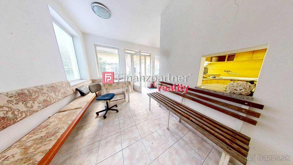 Ponúkame Vám na predaj dva domy na jednom dvore, centrum Lev - 19