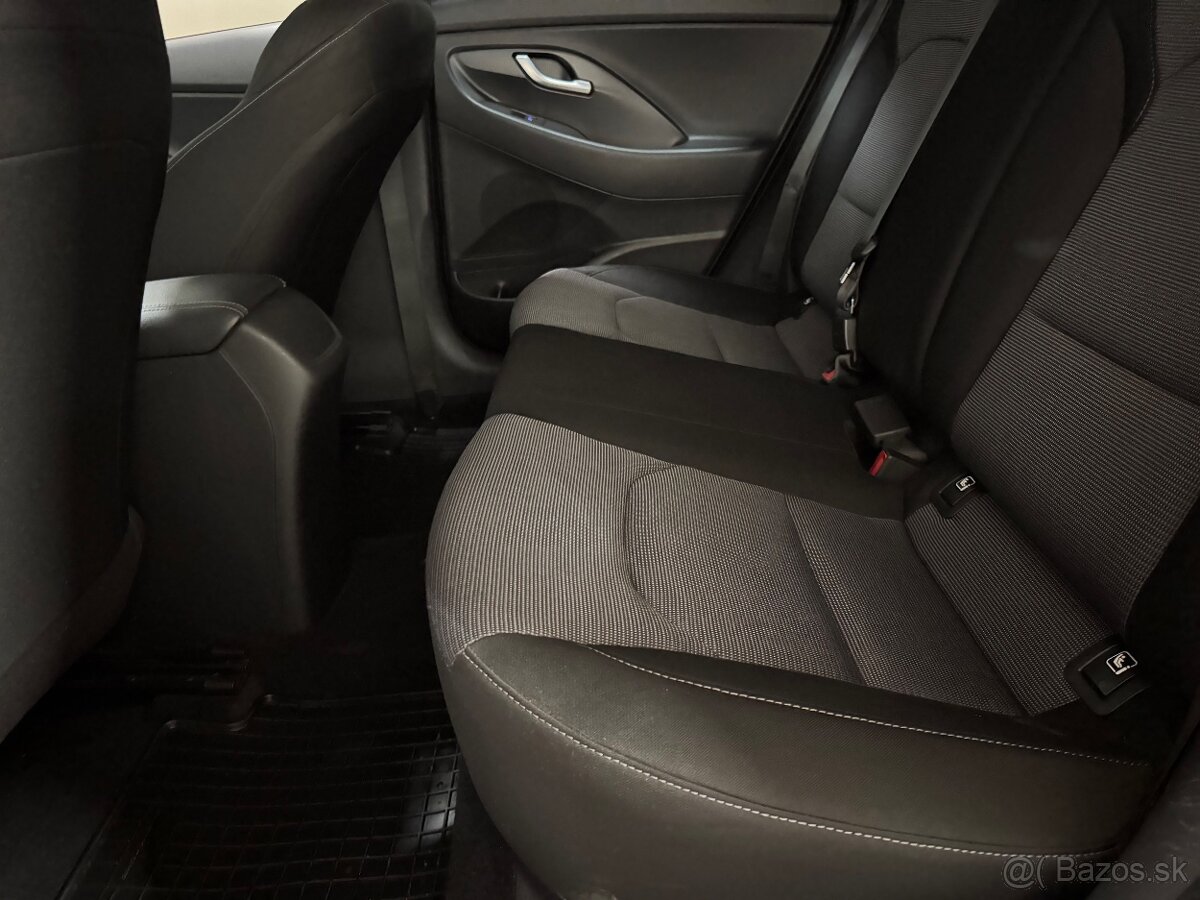 Hyundai i30 1,4 73kW benzín 87000km 2018 Led combi - 19