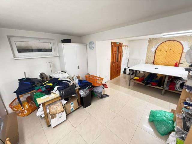 Veľké Zálužie - RD priestranný, zariadený, garáž a pozemok - 19