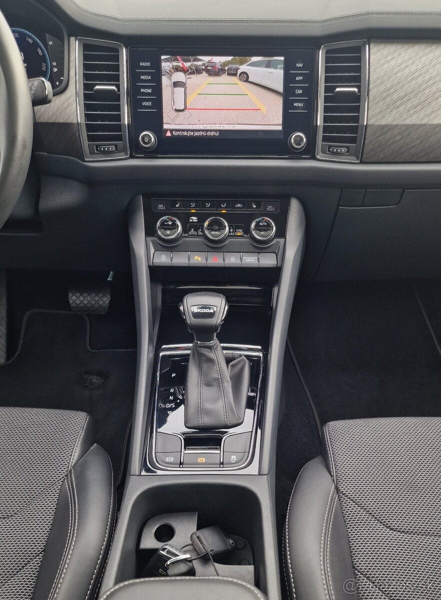 VW ID.4 PRO PERFORMANCE, FULL LED, 360°KAMERA / REZERVOVANÉ - 19