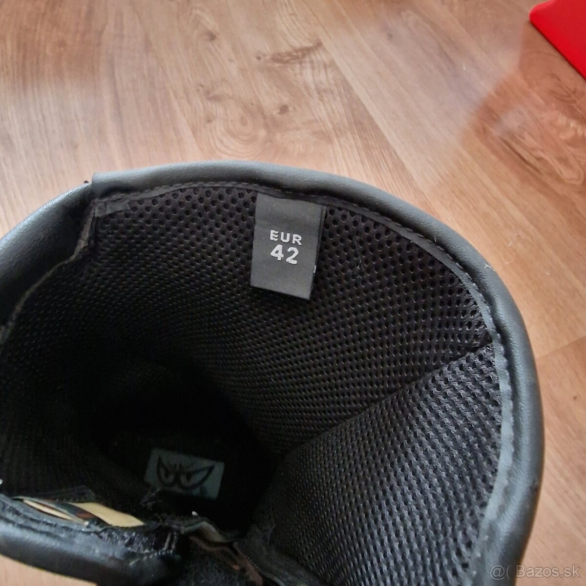 Čižmy, prilby, kombinéza - 19