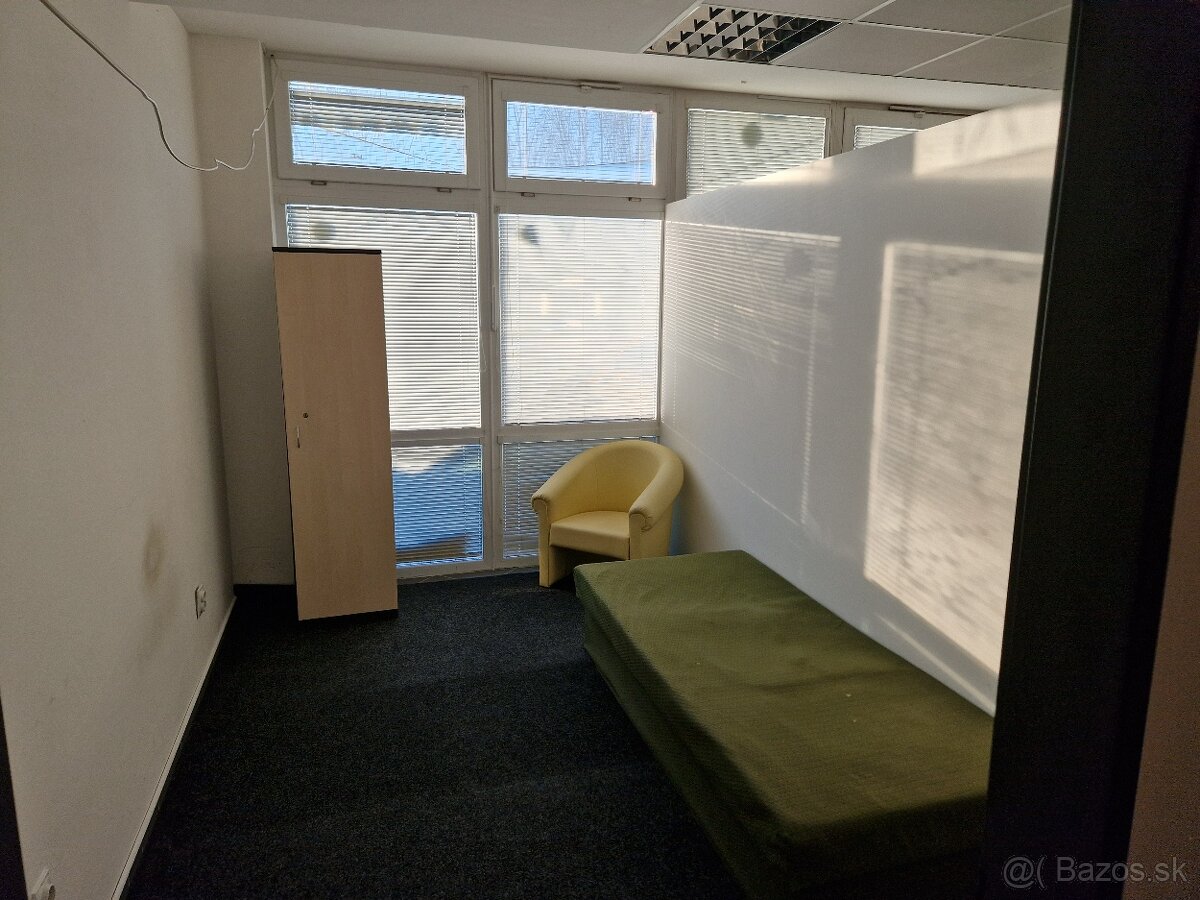 Predám prízemný priestor Piešťany ( Floreát ) - 19