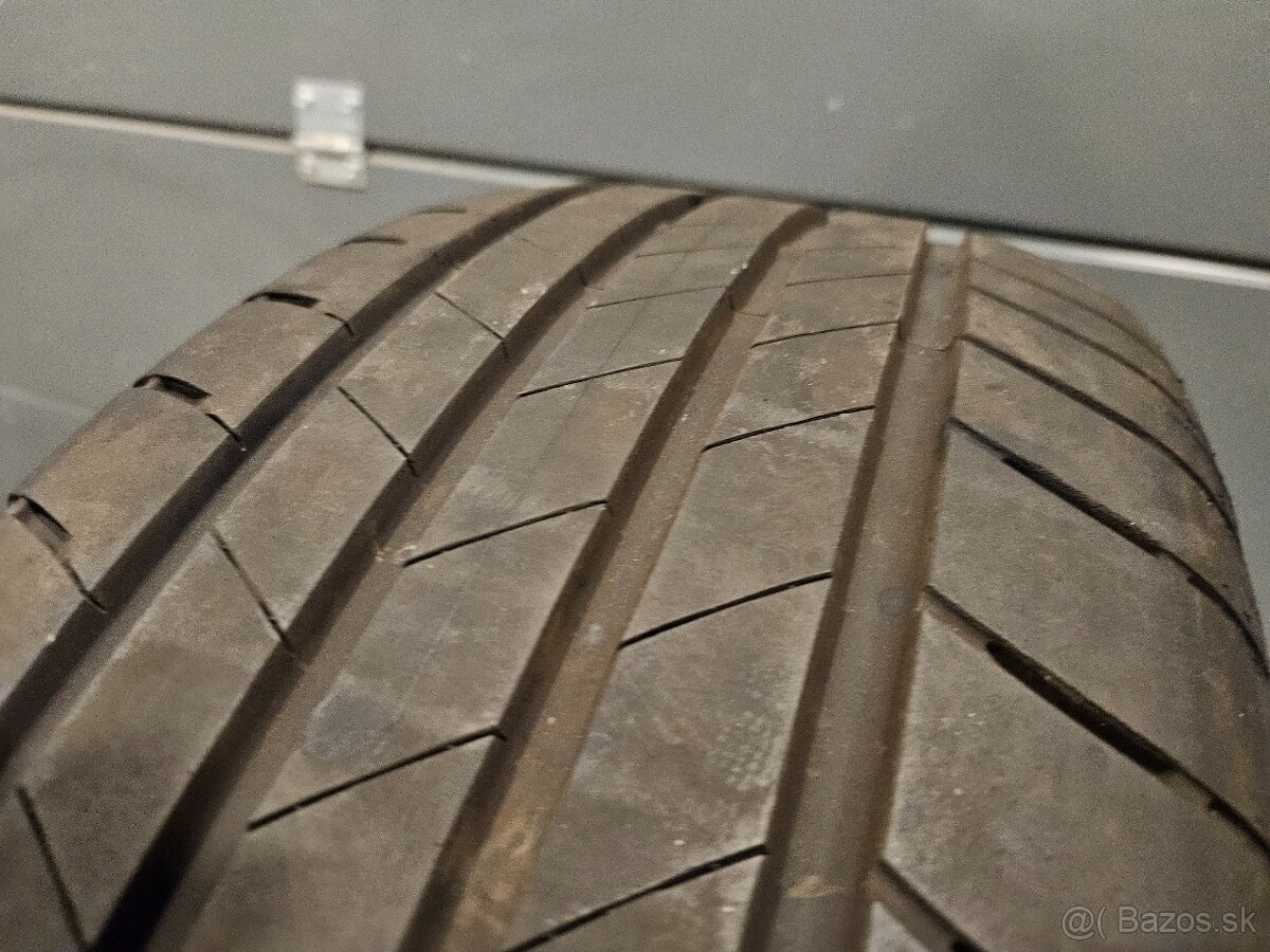 Prakticky nové letné pneumatiky Bridgestone - 235/55 r18 - 19