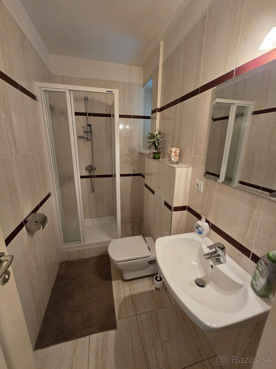 5 izbový rodinný dom Chorvátsky Grob s garážou, bazénom, krb - 19