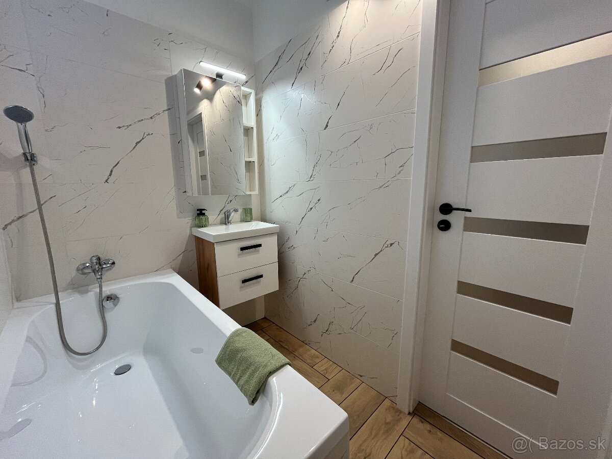 ŠTÝLOVÝ, KOMPLETNE ZREKONŠTRUOVANÝ 3-IZBOVÝ BYT V KOMÁRNE - 19
