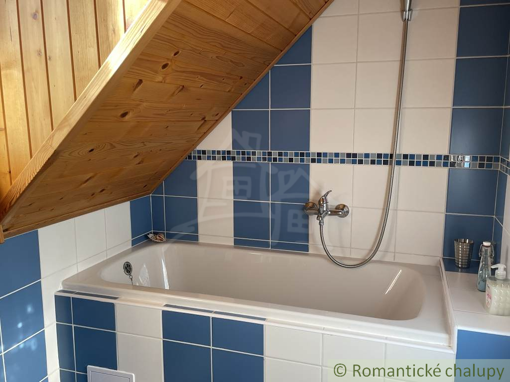 Zrekonštruovaná chalupa v obci Háj - 19