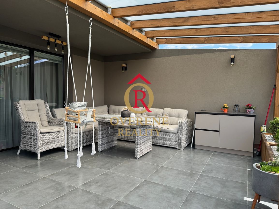 NA PREDAJ : Luxusný, kompletne zariadený rodinný dom – Ivach - 19