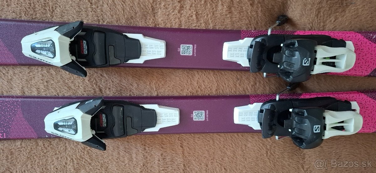 Dievčenské lyže, lyžiarky, palice a helma - 19