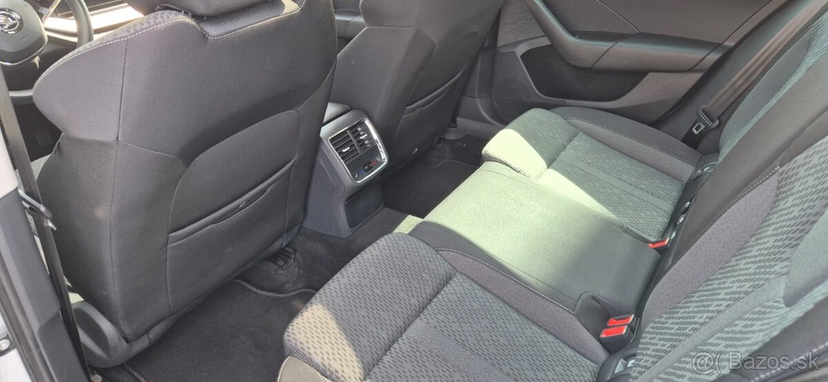 Škoda Octavia Combi 2.0 TDI First Edition - 19