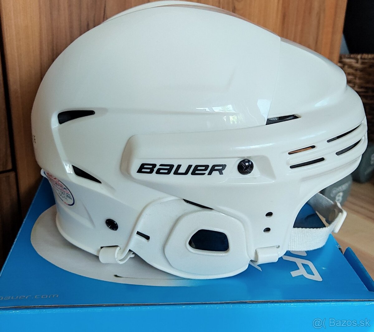 HOKEJOVÁ HELMA - 19