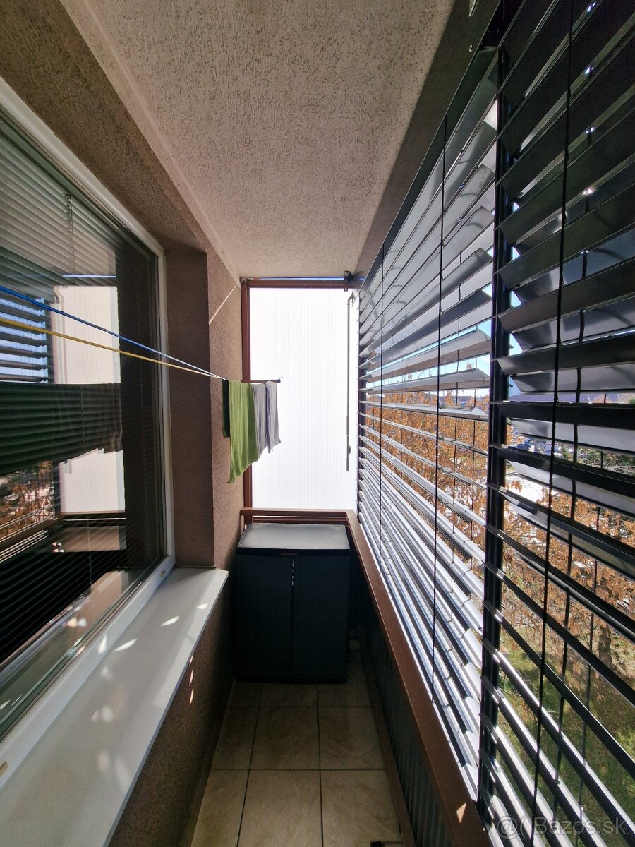 3 izb. byt s loggiou a s balkónom, 71m2 v centre mesta Sereď - 19