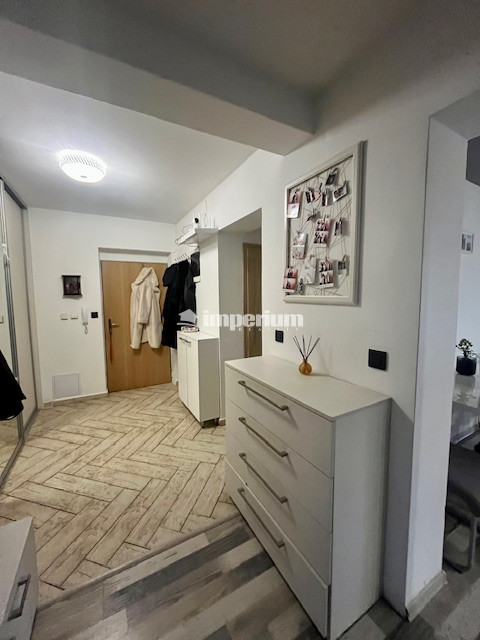 Na predaj pekný veľkometrážny 3 izbový byt s garážou na ul. - 19