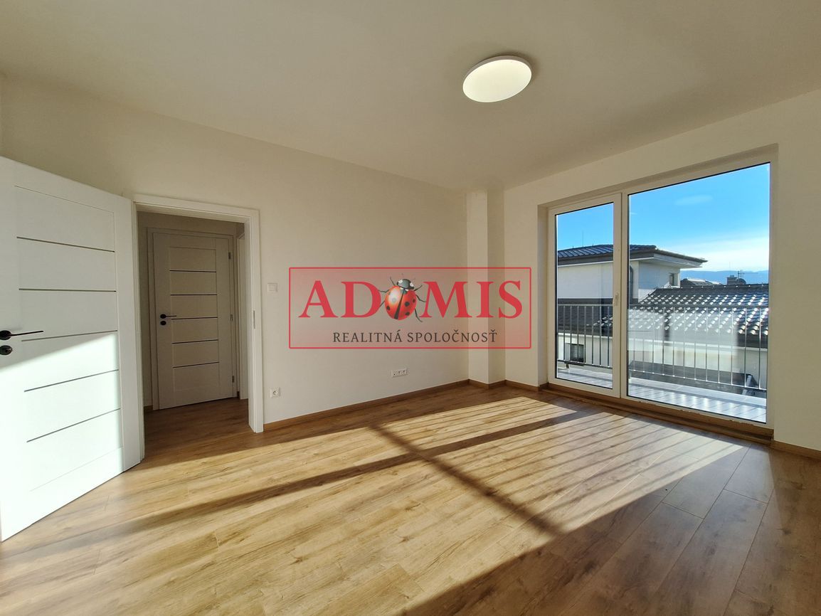 ADOMIS - predám moderný 5izbový RD v Košiciach, predzáhradka - 19