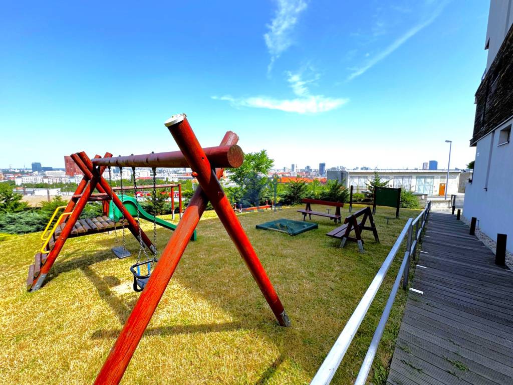 Na prenájom veľký 2- izb. byt na začiatku Koliby s terasou a - 19