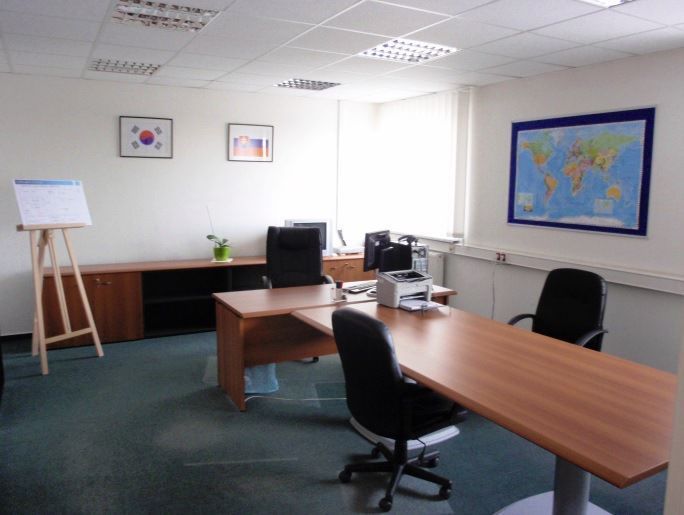 Výrobné, distribučné, parkovacie a kancelárske priestory na - 19