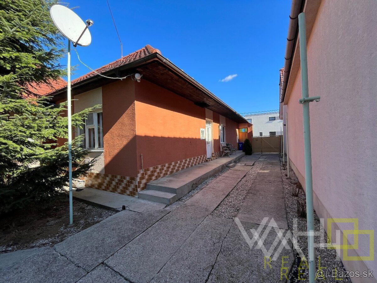 Veľký pozemok až 1699m2, samostatne stojaci RD, všetky IS, H - 19