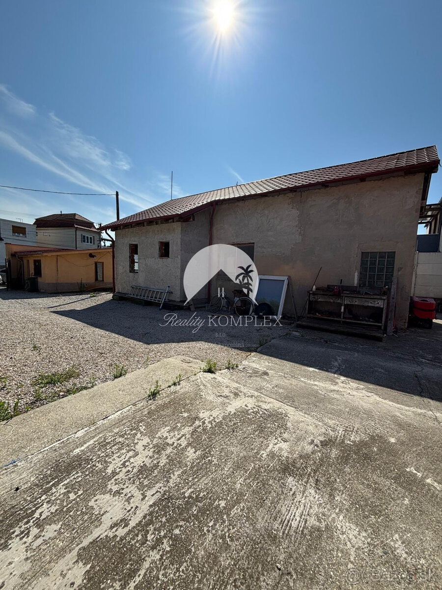 Reality KOMPLEX s.r.o. Vám ponúka na predaj priestranný rodi - 19