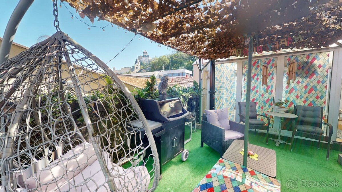 Rodinný dom s výhľadmi na hrad, 3 terasy + 2 polyfunkcie - 19