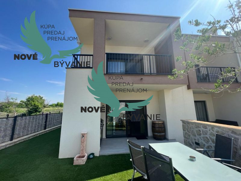 Novostavba trojpodlažný apartmán so záhradou aj strešnou ter - 19