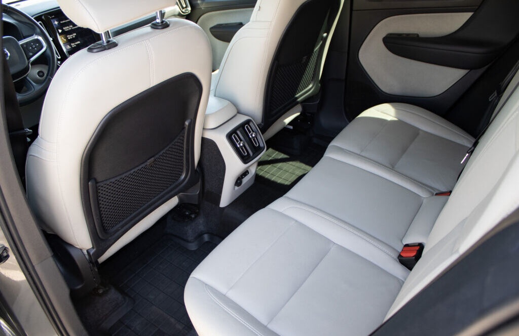 Volvo XC40 D4 Momentum (2018) - 19