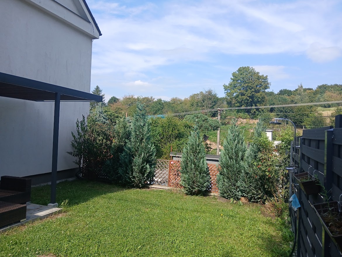 Prenajmem velky 130m2 byt so zahradkou v dvojdome Marianka - 19