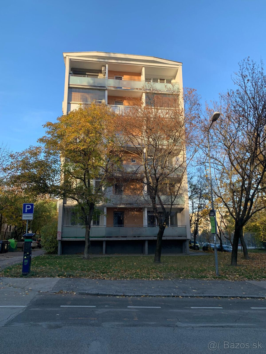 BA III. Nové mesto -2 izbový zariadený byt - 19