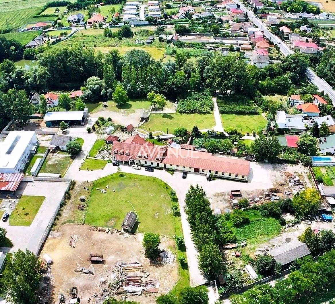 AVENUE I PREDAJ, exkluzívna rodinná usadlosť s jazierkom,Dun - 19