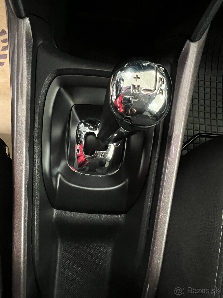 Peugeot 2008 1.2 PureTech AUTOMAT LITÁ KOLA NAVI TAŽNÉ ZAŘ. - 19