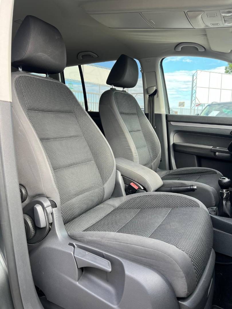 Volkswagen Touran 1.6 TDI BlueMotion Technology Comfortline - 19