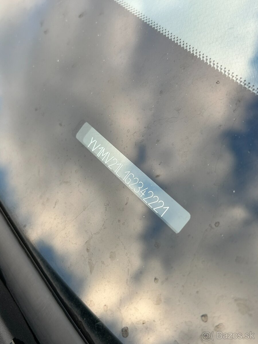 Predám Volvo V40 T2 Edition - 19