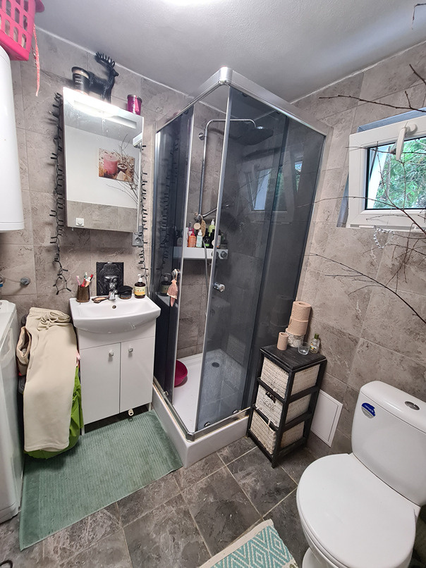 Záhrada s murovanou chatou s nádherným výhľadom - 19