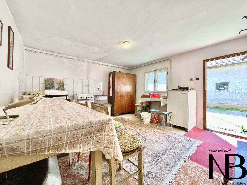 Rodinný dom s veľkým pozemkom a garážou, Dvorec - 19