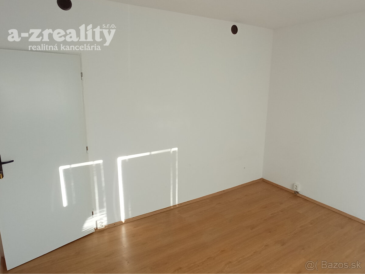 Rodinný dom v Komárne na prenájom - 19