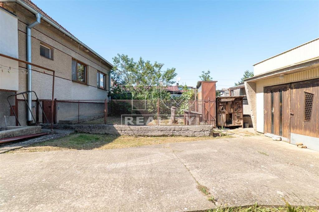 Rezervované Na predaj 4 izbový rodinný dom Malé... - 19