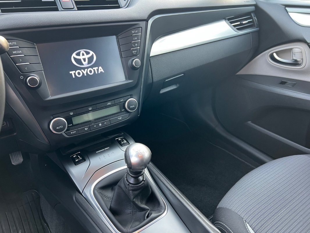 Toyota Avensis Combi 2.0 D-4D S&S Executive - 19