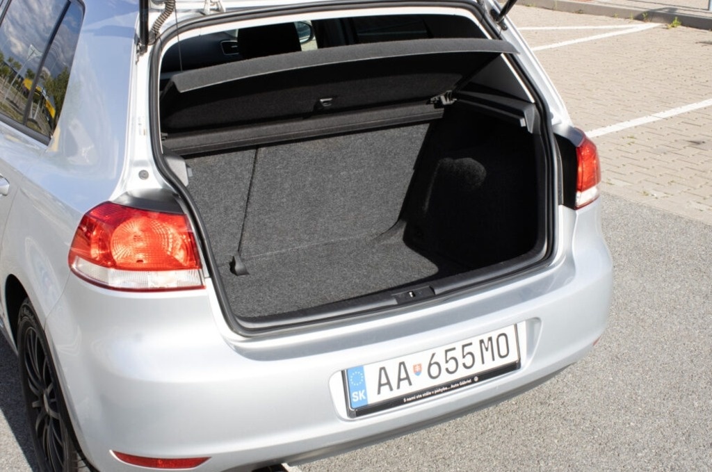 Volkswagen Golf 1.6 TDI z roku 2011 - 19