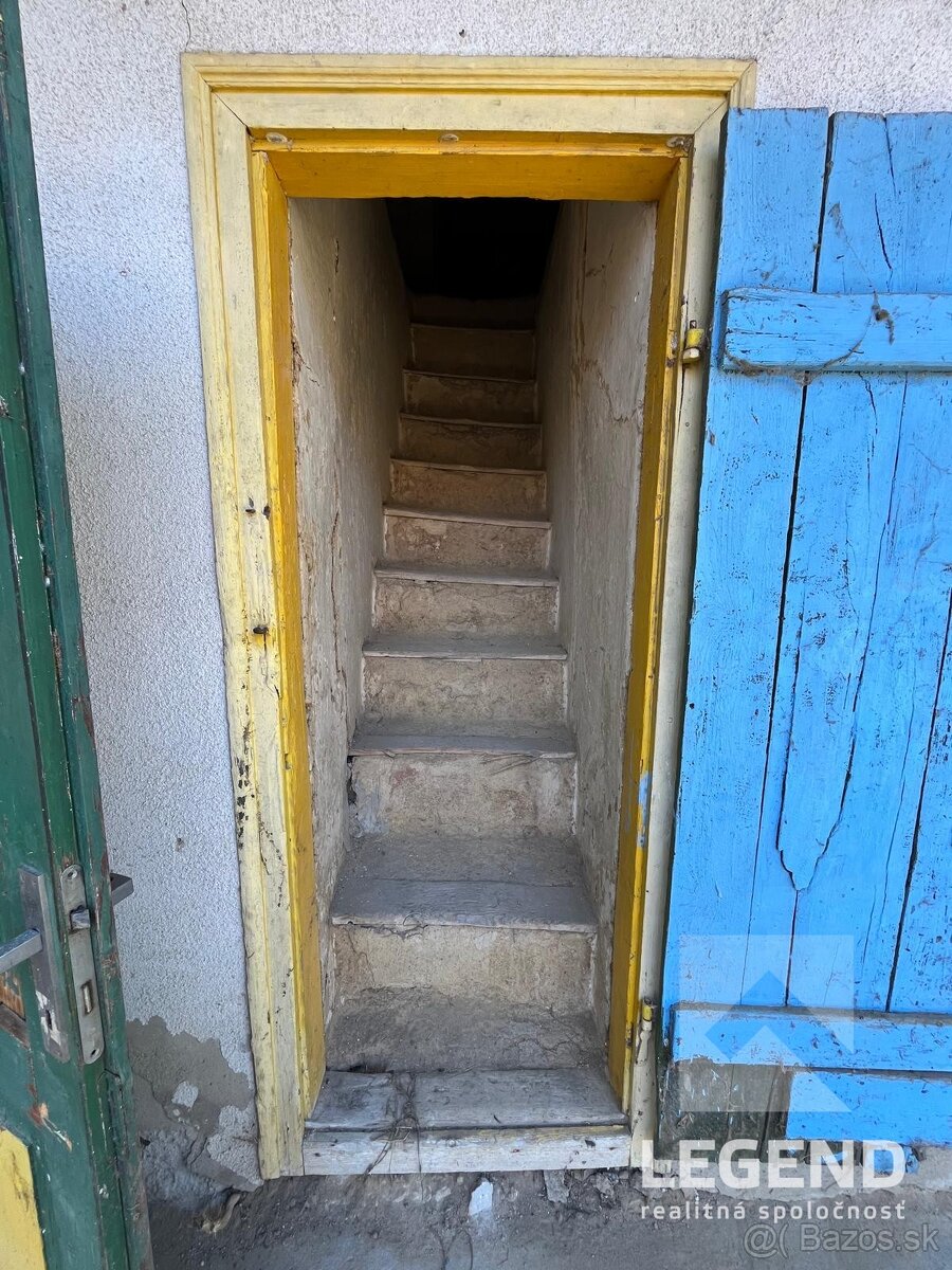 RD Svodín, krásny pozemok 1317 m2, tichá ulička, ovocný sad - 19