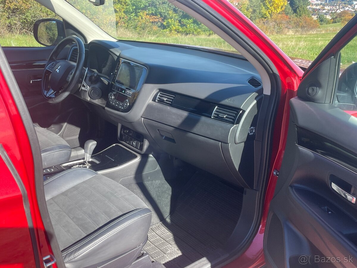 Mitsubishi Outlander 4x4 benzin automat SK 7 miest 2019 - 19