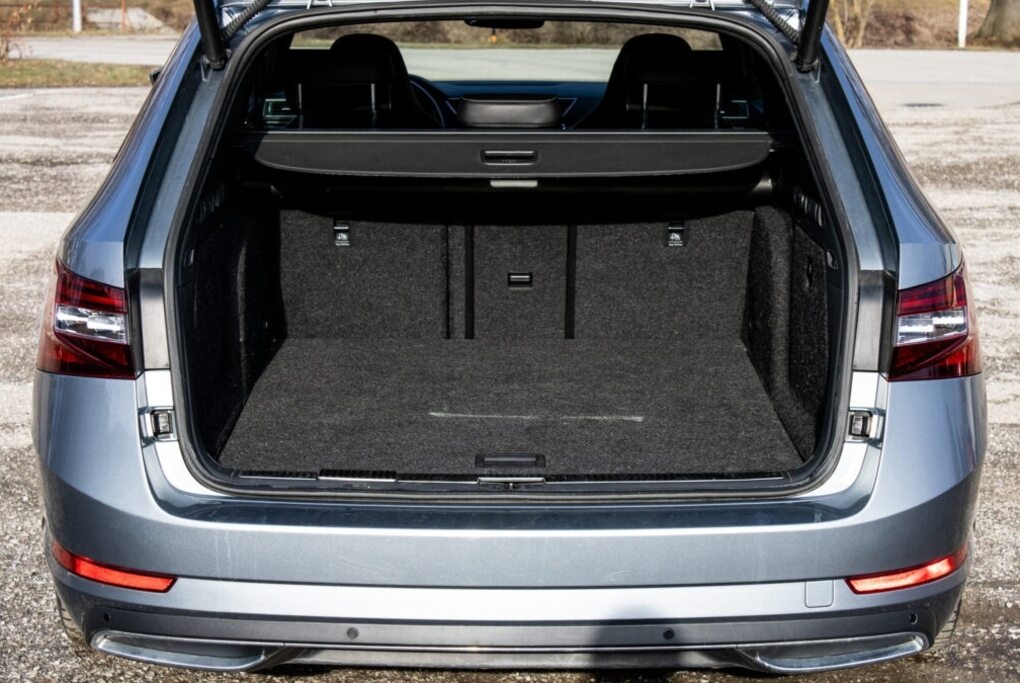 Škoda Superb Combi 2.0TDI 4×4 Sportline - 19