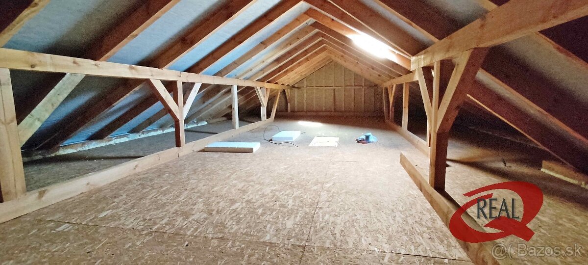 SKOLAUDOVANÝ RODINNÝ DOM, TEHLOVÁ STAVBA, IHNEĎ VOĽNÝ - 19