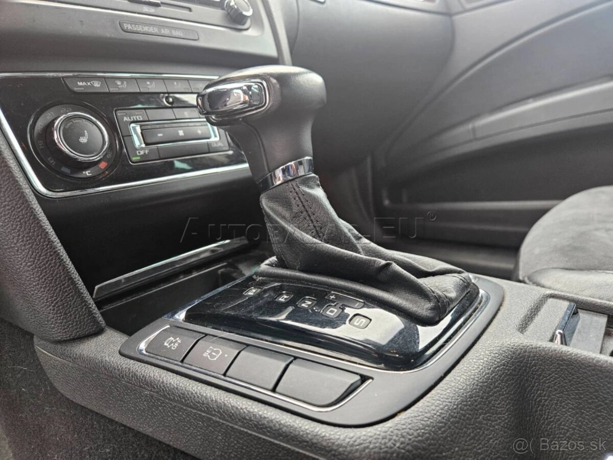 Škoda Superb Combi 2.0 TDi CR DSG Elegance, SR, 2.majiteľ - 19