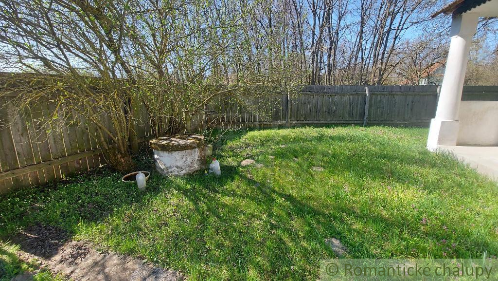 Malá chalúpka na okraji polosamoty s 40 á pozemkom v obci - 19